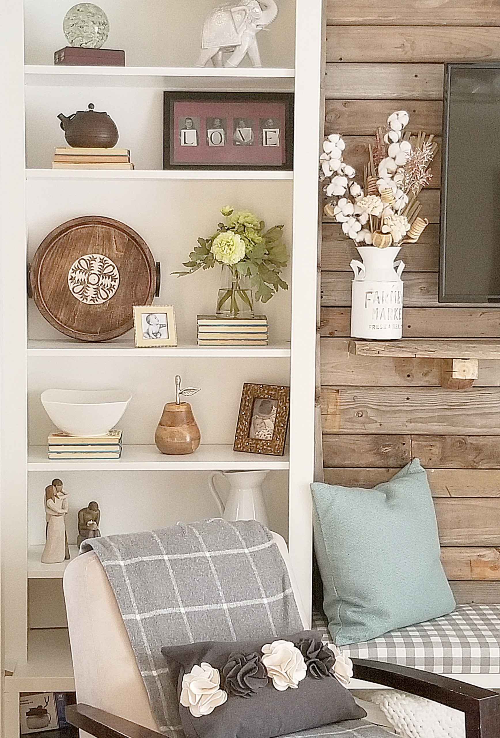 6 Tips on how to decorate bookcases on a budget